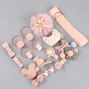 Barrettes à cheveux roses avec perles, strass brillants et détails en peluche