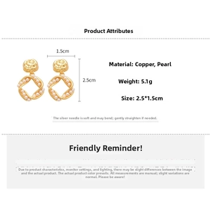Detail view of 18K gold plated copper earrings with pearls, size 2.5x1.5cm and 5.1g weight
