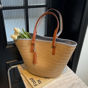 Straw Woven Tote Bag For Women Large Capacity Beach Vacation Handbag With PU Straps Tassel Striped Lining Summer Style