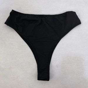 Détail de la culotte en maille brodée noire à taille haute avec tissu extensible