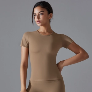 Detail von hochdehnbarem, doppelseitig gebürstetem Yoga-T-Shirt und Leggings