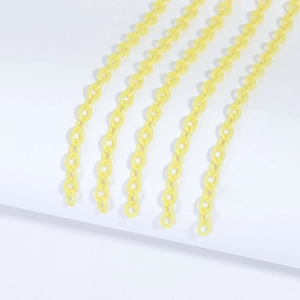 Detailed close-up of 6x8mm light yellow acrylic O-chain links for jewelry making