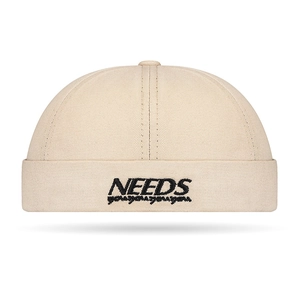 Bonnet docker en coton beige sans rebord avec broderie NEEDS, style urbain minimaliste
