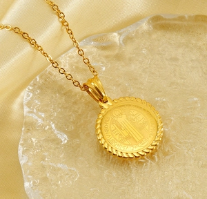 Detail shot of a Saint Benedict medal pendant with an 18K gold-plated twisted rope edge