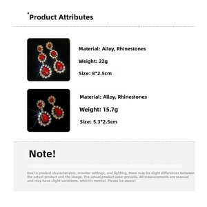 Gros plan de boucles d'oreilles vintage avec fleurs en strass rouges et détails en alliage