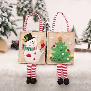 Sacchetti regalo di Natale in lino con ricamo di pupazzo di neve e gambe lunghe creative