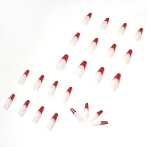 Faux ongles French manucure rouge de forme cercueil longue avec base de couleur nude