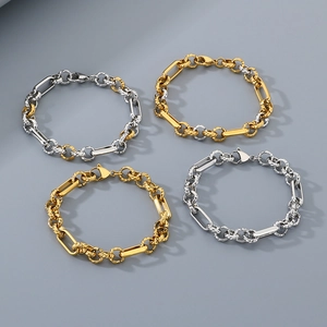 Dettaglio dei bracciali a catena O bicolore oro e argento in acciaio 3:1