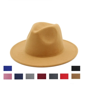 Λεπτομερής λήψη καμήλα μάλλινου καπέλου fedora με παλέτα χρωμάτων για διάφορες επιλογές