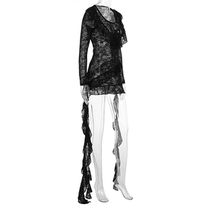 Détail d'une robe en dentelle noire avec ourlet asymétrique à volants et manches longues