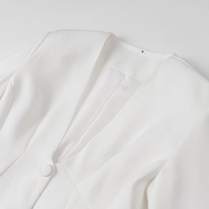 Detail of white blazer with V-neckline, shoulder pads and single covered button in size S