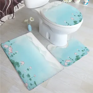 Detailliertes Badezimmermatten-Set mit hellblauem Lotus-Design und passendem WC-Deckelbezug