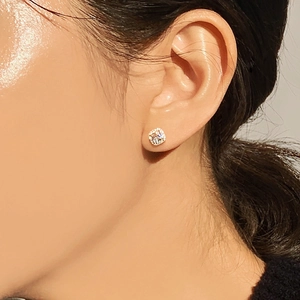 Minimalist square-cut cubic zirconia stud earrings with four-prong silver setting