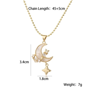 Collana con luna crescente in madreperla e ciondolo a stella in zircone placcato oro 18K