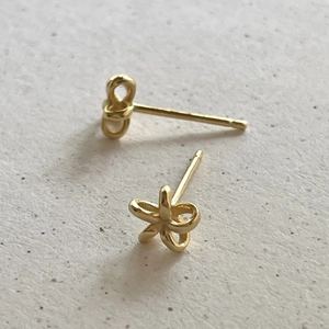 Minimalist 925 sterling silver flower earrings in gold finish for women's jewelry