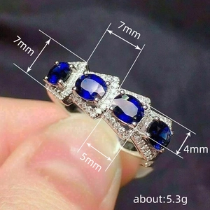 Elegante anello con zircone blu Klein in argento e pietre ovali blu zaffiro