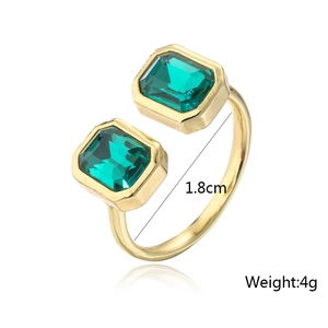 Detail of 18K gold-plated open ring with emerald-colored zircon and dimension markers