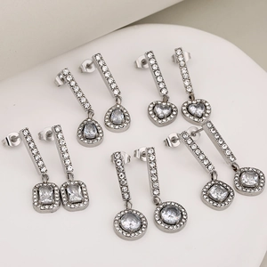 Set orecchini in acciaio con ciondoli in zirconia a cuore, goccia, quadrato e tondo