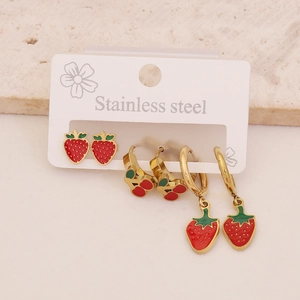 Set di tre paia di orecchini a forma di ciliegia e fragola in acciaio inossidabile