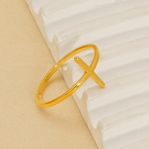 Minimalist 18K gold-plated cross ring displayed on a stylish white ceramic jewelry tray