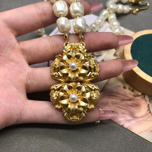 Baroque retro camellia flower pendant necklace with irregular pearls and gold plating