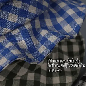 Detail eines blau karierten Sonnenhuts mit flexiblem Formdraht für einfaches Styling