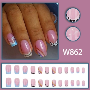 Kit faux ongles roses avec motifs ciel, imprimé animal, arc-en-ciel et paillettes
