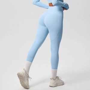 Detail of light blue high-waisted yoga leggings with side pocket and lifting effect