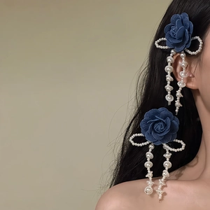 Elegante fermaglio per capelli con rosa in denim, fiocco di perle e nappe lunghe da donna