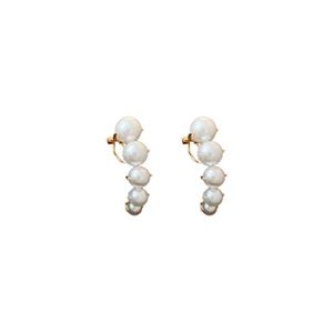 Elegant gold earrings with five graduated white pearls in a minimalist vertical drop design