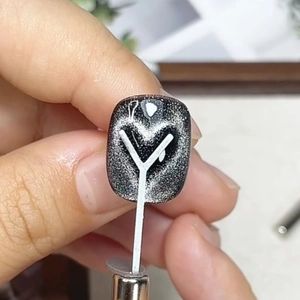 Y-shaped nail art magnet tool for cat eye polish creating starry magnetic effects
