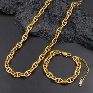 Detailed view of the 18K gold-plated pig nose link necklace and bracelet set