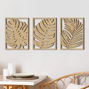 Set di tre decorazioni murali in legno con motivi di foglie tropicali e venature naturali