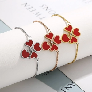 Bracciali quadrifoglio con cuori rossi in acciaio inossidabile oro e argento