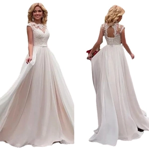 Elegante abito da sposa bianco in pizzo e chiffon con taglio ad A e schiena scoperta