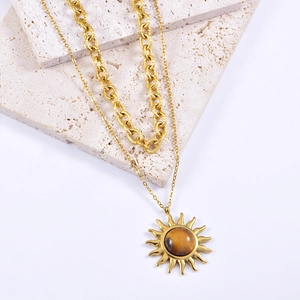 Collier double doré bohème avec pendentif soleil, pierre oeil de tigre et grosse maille gourmette