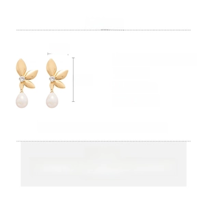 Detail of gold leaf earrings with zircon and pearls showing product dimensions and weight