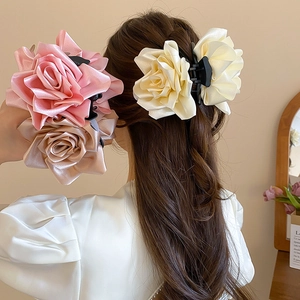 Pinces à cheveux élégantes en satin rose en rose beige et couleur champagne