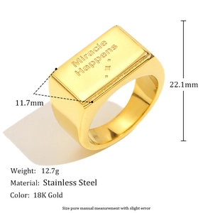 Anello a sigillo quadrato in acciaio inossidabile placcato oro 18K con incisione