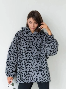 Oversize leopard print polar fleece hoodie in grey and black for a trendy boyfriend style