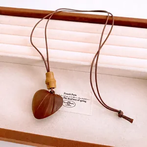 Collier Avec Pendentif En Bois En Forme De Cœur Avec Perle En Bambou Corde De Cire Réglable Longue Chaîne Style Ethnique