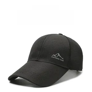 Détail du tissu en maille noire respirante et de la broderie Pahoda Cap sur la casquette