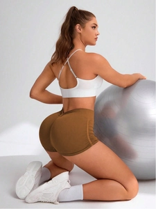 Detail of seamless peach lift yoga shorts with high waist and breathable ribbed texture