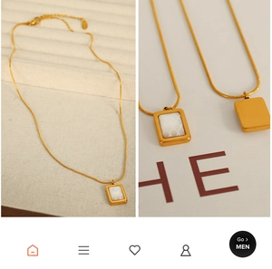 Comparaison détaillée de pendentifs rectangulaires dorés avec nacre sur chaîne fine