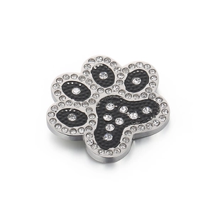 Pendentif patte de chat argenté étincelant avec émail noir et strass brillants