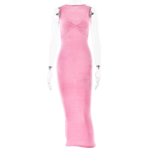 Robe longue rose sans manches en maille avec nœud torsadé et coupe ajustée élégante