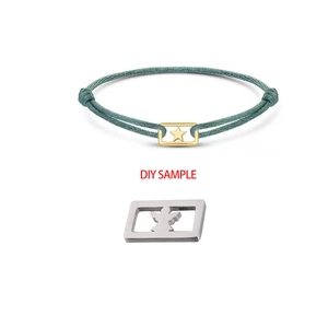 Pendentif ange carré en acier inoxydable avec exemple de bracelet tressé vert DIY