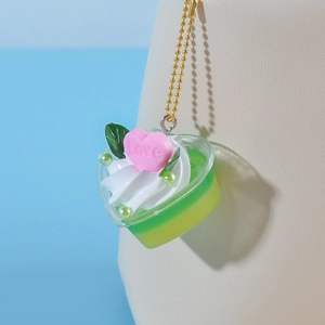 Porte-clés sundae vert en forme de cœur avec crème blanche et breloque Love rose