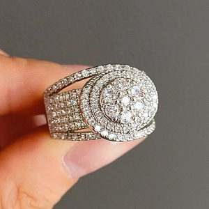 Bague hip-hop de luxe pour homme en argent avec pierre centrale et pavage en zircone