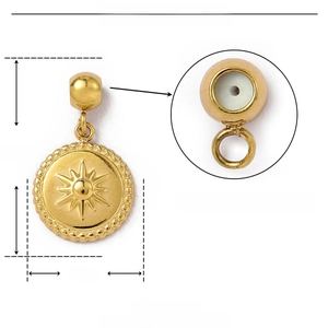 Vue détaillée du pendentif étoile en acier 10mm avec dimensions et bouchon en caoutchouc